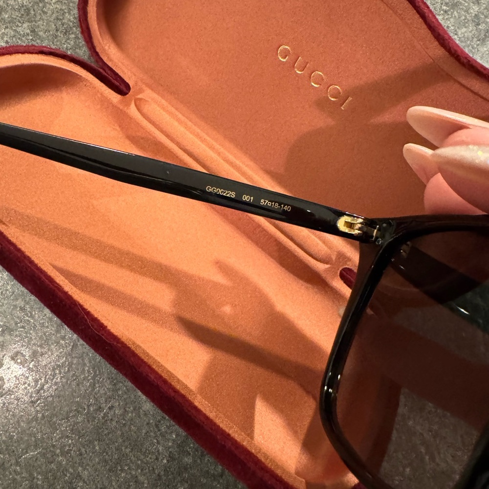 Gucci Black Oversized Sunglasses - Picture 5 of 6